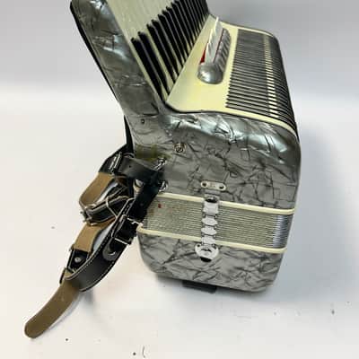 Silvio Marotta Concerto Piano Accordion LMH 41/120 - Silver Pearl With Case image 5