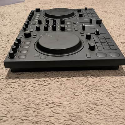 Native Instruments Traktor MX2 DJ Controller image 3