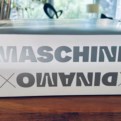 Native Instruments Maschine MKIII Dynamo Edition (MK3) 2021 White image 2