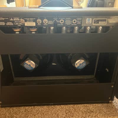 Fender "Custom" Vibrolux Reverb 40-Watt 2x10" Guitar Combo 1996 - 2013 - Black image 4