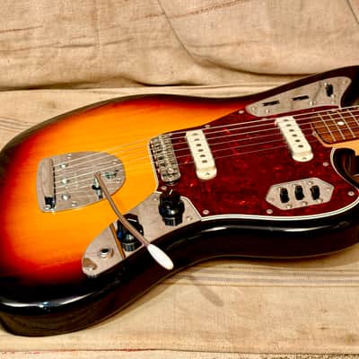 Fender MIJ Traditional 60's Jaguar 2021 - 3 Tone Sunburst image 11