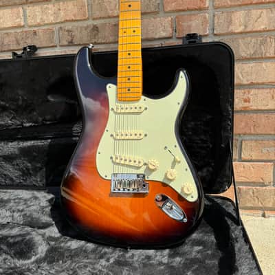 Fender American Deluxe Stratocaster 2014 - Sunburst image 1
