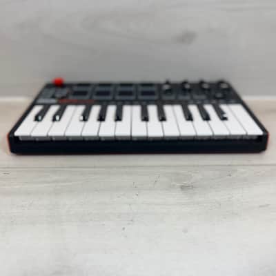 Akai MPK Mini MKII 25-Key USB MIDI Controller w/ Box & USB Cable 2014–2020 imagen 5