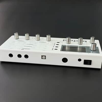 Waldorf Blofeld Desktop Synthesizer 2007 - Present - White image 3