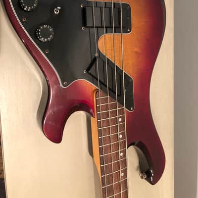 Gibson Victory Artist Bass 1982 Sunburst image 3