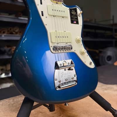 Fender American Vintage Il '66 Jazzmaster, Custom Nitrocellulose Candy Apple Sapphire New - Candy Apple Sapphire image 8