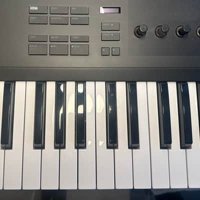Native Instruments Komplete Kontrol A49 2018 - Present - Black image 3