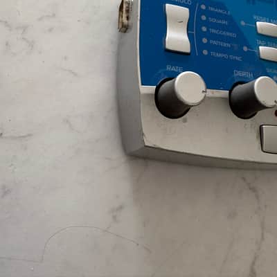 Alesis ModFX Ampliton Tremolo and Auto Pan 2000s - Blue image 2