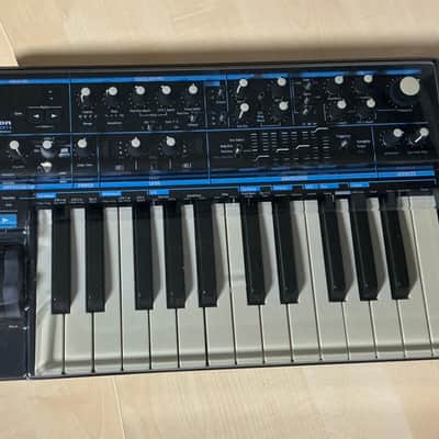 Novation Bass Station II 25-Key Monophonic Synthesizer 2013 - Present - Black image 3