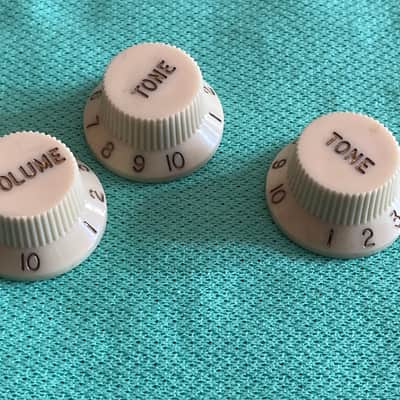 vintage 1990's Fender USA Strat KNOB SET for stratocaster plus deluxe creme