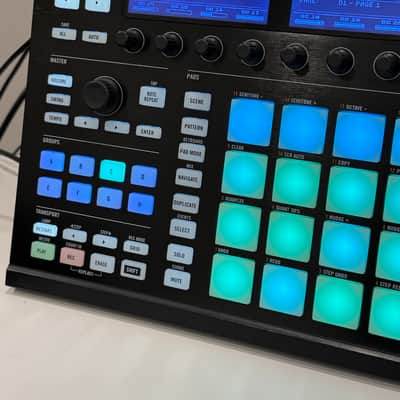 Native Instruments Maschine MKII - w/ Box - Black - Very Nice! image 5