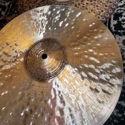 Paiste 14" Signature Traditionals Medium Light Hi-Hat Cymbals (Pair) - Traditional image 2
