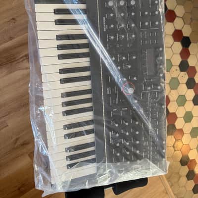 Sequential Pro 3 SE 37-Key 3-Voice Monophonic / Paraphonic Synthesizer 2020 - Present - Black with Wood Sides image 16