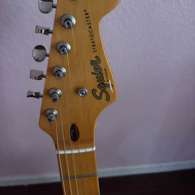 Squier Classic Vibe '50s Stratocaster HT 2025 With HSS V-MOD II Loaded Pickguard Pickups Present - Shell Pink image 3