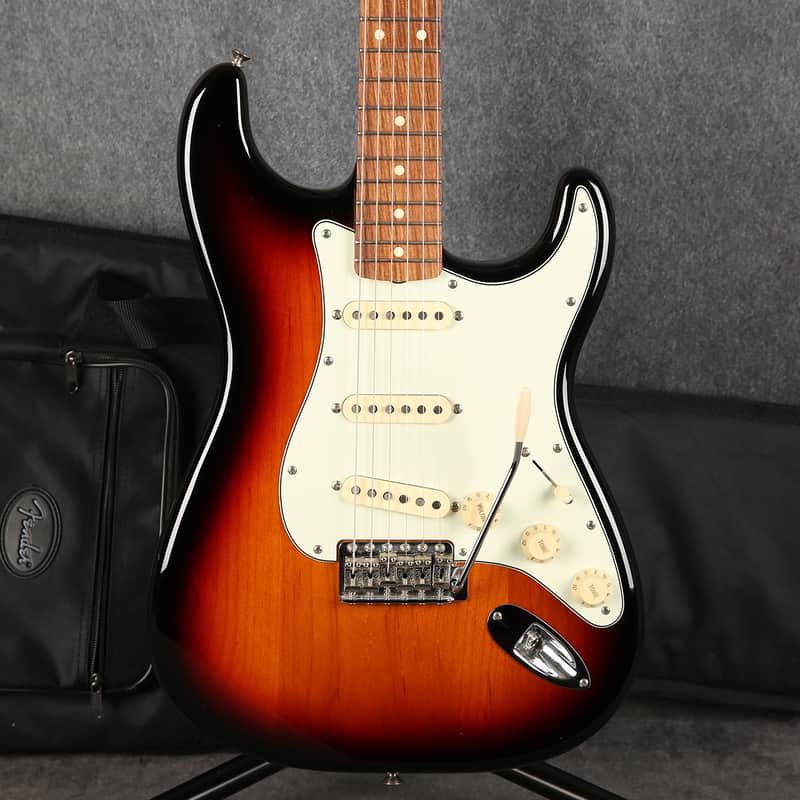 Fender Vintera 60s Stratocaster - 3 Tone Sunburst - 2nd Hand