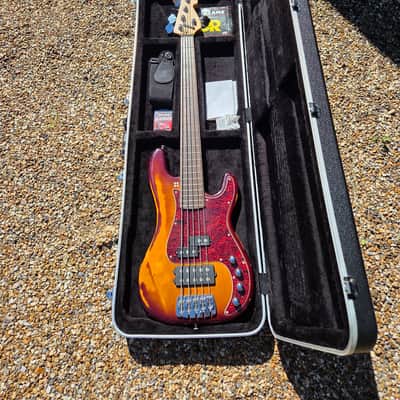 Sandberg California 5 String Unknown - Relic image 8