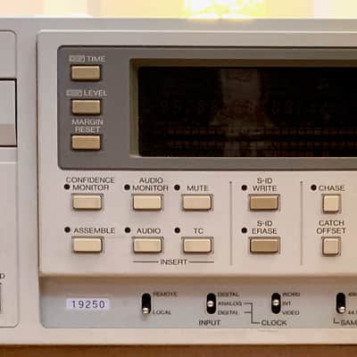 Fostex D-25 Master DAT Recorder w/Timecode image 1