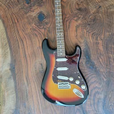 Squier Classic Vibe Stratocaster '60s 3-Color Sunburst image 2