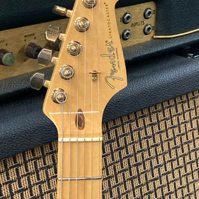 Fender Limited Edition American Professional Stratocaster 2018 - Vintage White/Gold Hardware image 3