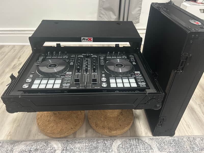 Pioneer DJ - DDJRR - DJ Controller + Sliding laptop case. - BLACK image 1