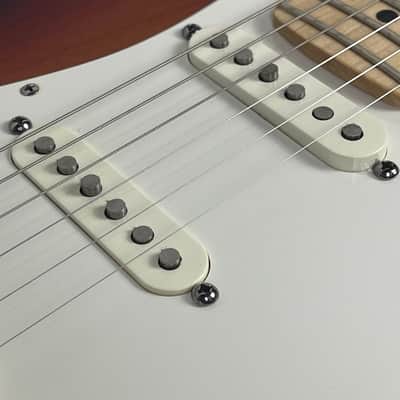 Fender American Series VG Stratocaster with Maple Fretboard 2007 - 2009 - 3-Color Sunburst image 19