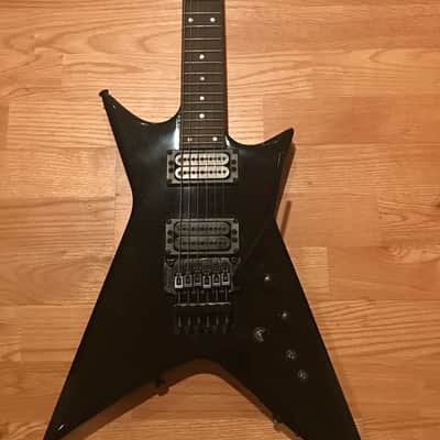 Carvin X220 with Trem 1992 Black with original case. Made in USA image 5