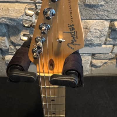 Fender 60th Anniversary Standard Stratocaster 2006 - Sunburst image 2