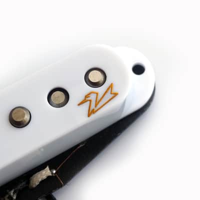 Fuzzy Duck™ Gold Series Single Coil Pickups for Stratocasters (Bridge) - Black with Logo image 11