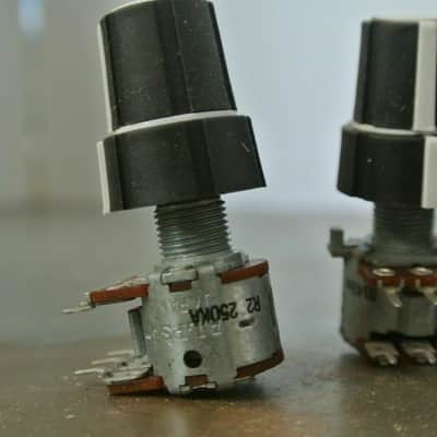 Lot of 10 ALPS 10K/250KA Dual Concentric Potentiometer W/ Knobs image 4
