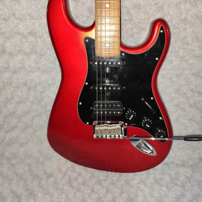 Squier Stratocaster 2004 - Metalic Red image 2
