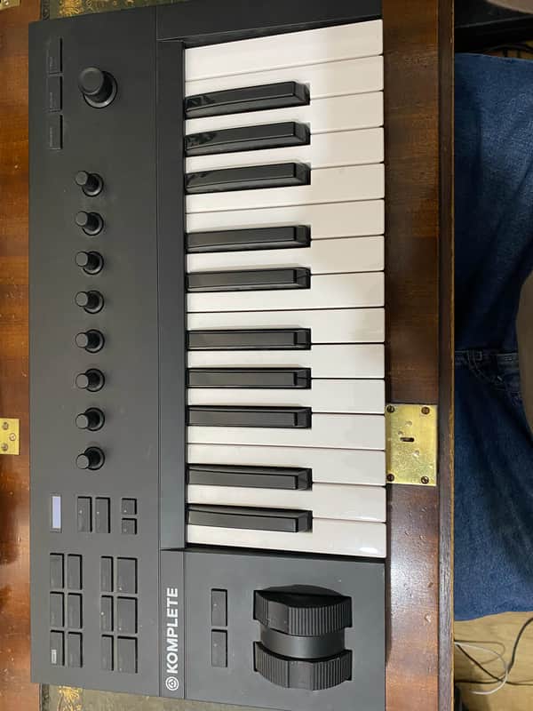 Native Instruments Komplete Kontrol A25 2018 - Present - Black image 1