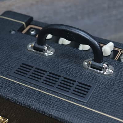 Vox AC4C1-12 Custom Series 4W All-Tube 1x12" Guitar Combo Amplifier #W09-009790 image 11