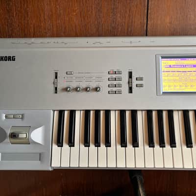 Korg Triton 61 key Music Workstation / Sampler w/ bag image 2