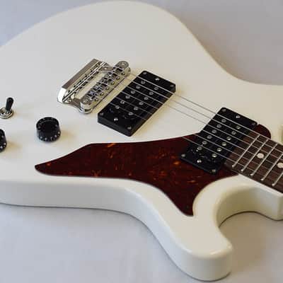 Knaggs Keya J H2 Creme Gloss RW image 9