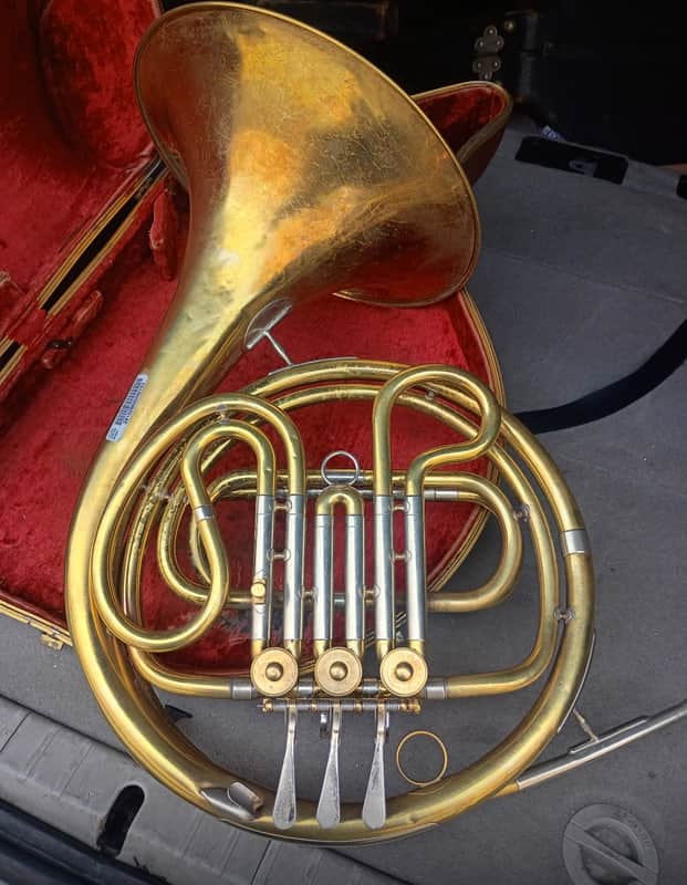 Olds Ambassador Single F French Horn with case image 1