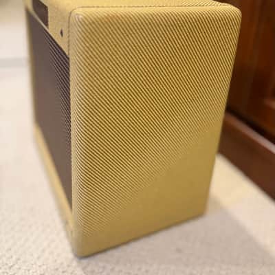 Victoria 518  - Tweed and Tone - One Owner image 2