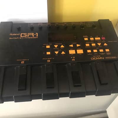 Roland GR-1 Guitar Synthesizer