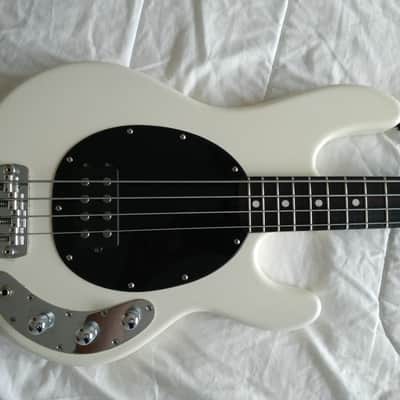Ernie Ball Music Man SUB Bass 4 (USA Stingray) Active 2006 Textured White - Worldwide Shipping image 1