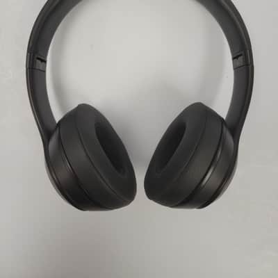 Beats Solo 3 Headphones image 2