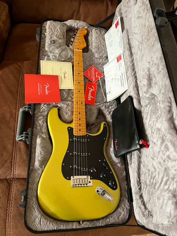 Fender Fender American Ultra II Stratocaster 2023 - Solar Flare image 1