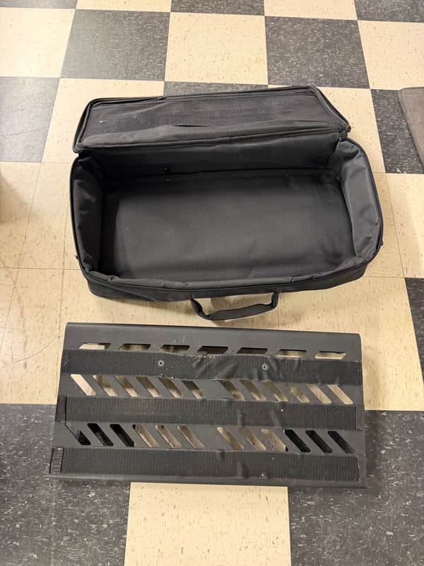 Gator GPB-BAK-1 Large Aluminum Pedalboard with Carry Bag