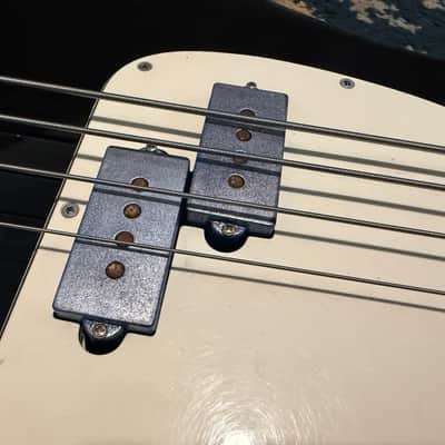Peavey Milestone 4-String Electric Bass image 3