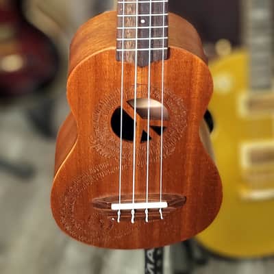 Luna Maluhia Peace Concert Ukulele - Natural w/ Gig Bag $20 Discounted!! image 2