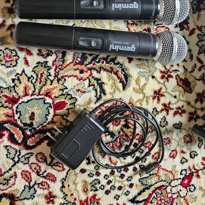 Gemini UHF-04M 4-Channel Wireless Handheld Microphone System image 2