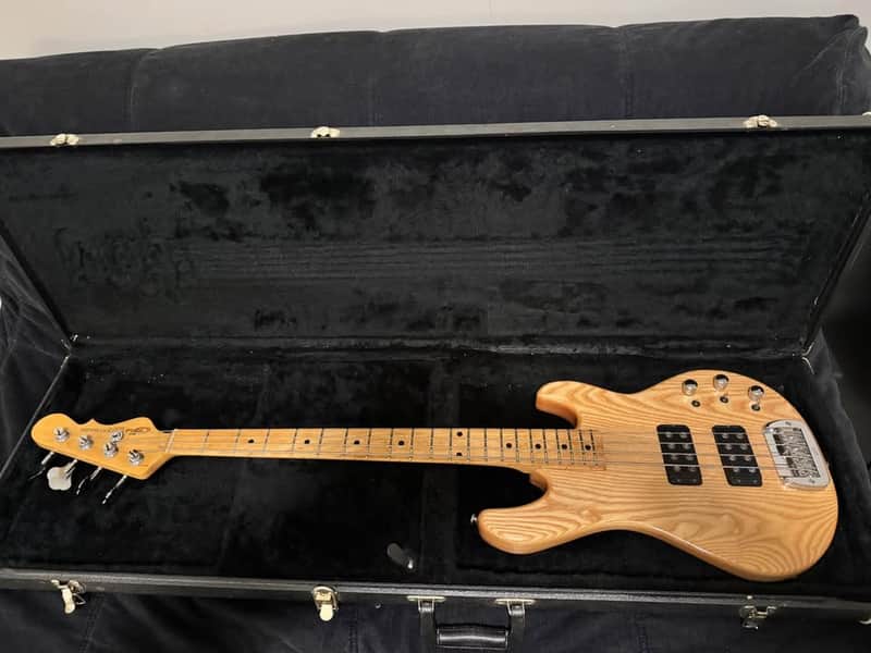 G&L L-2000