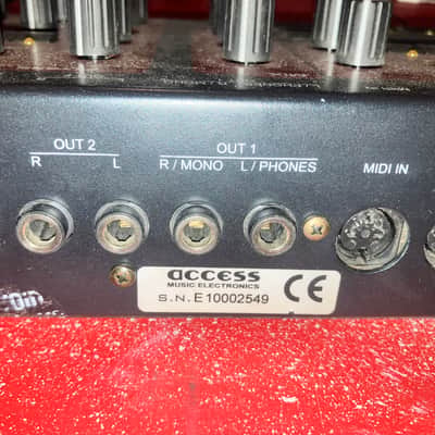 Access Virus B Desktop Digital Synthesizer 1999 - 2002 - Black / Red imagen 2