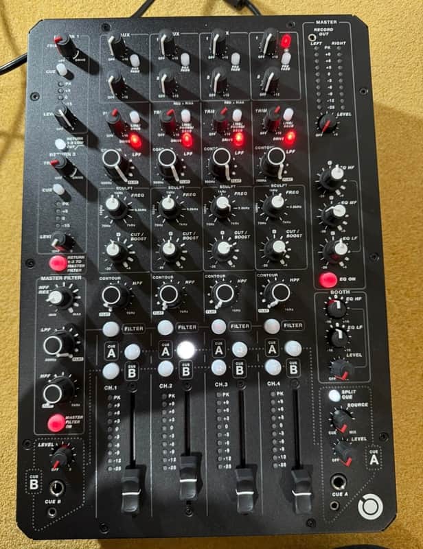 Playdifferently Model 1.4 4+2 Channel Analog Mixer - Black image 1