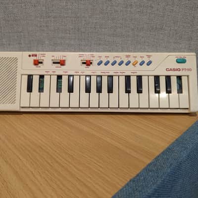 Casio PT-10 29-Key Mini Synthesizer 1980s - White