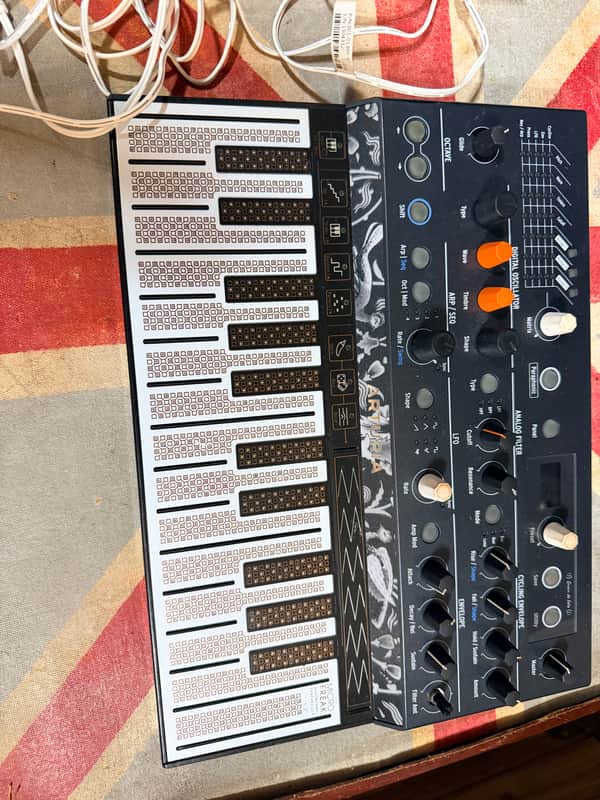 Arturia MicroFreak 25-Key Algorithmic Synthesizer imagen 1