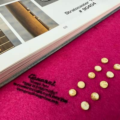 General Vintage Tone Phenolic paper NOS white  clay Dot Inlays 1959 - 1963  ( 10 Dots 1/4" ) Pre cbs Fender ®️ Pre cbs Material. - NOS image 2